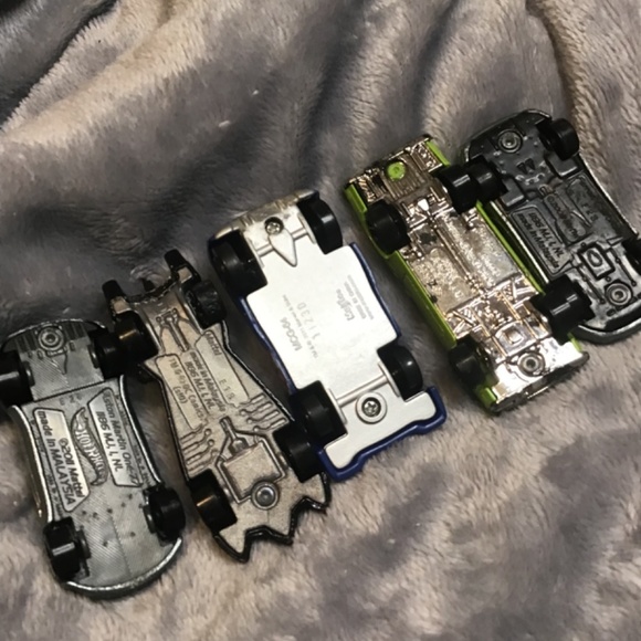 Various collectors hot wheels cars, great shape, 007, Batman - Picture 3 of 16